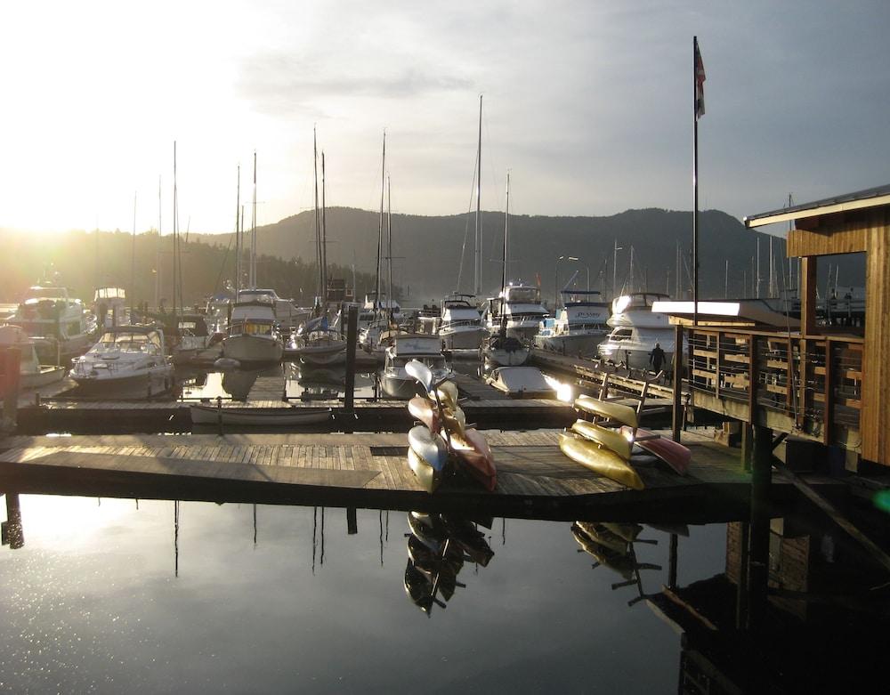 ブレントウッド ベイ リゾート＆スパ Brentwood Bay エクステリア 写真