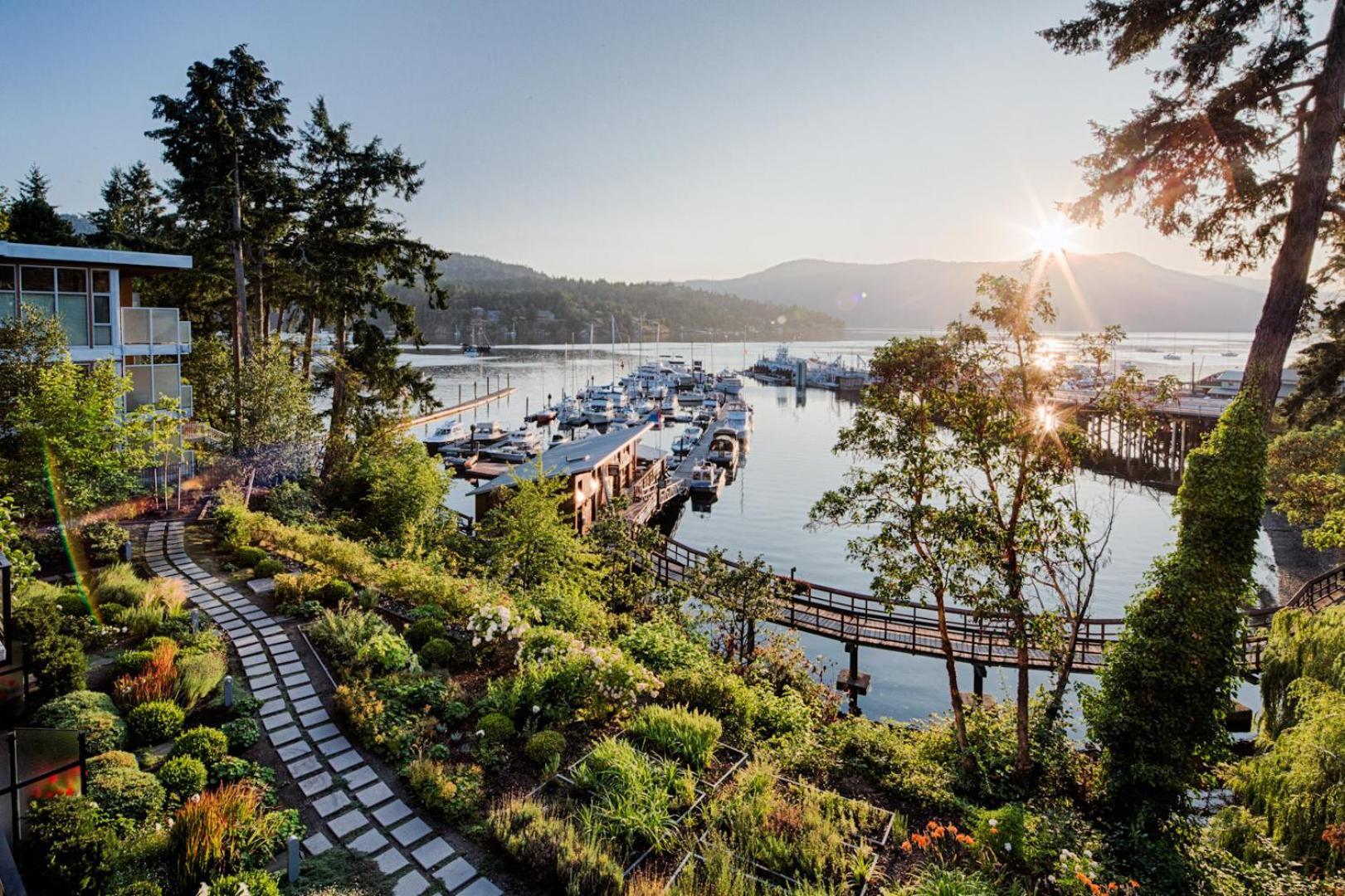 ブレントウッド ベイ リゾート＆スパ Brentwood Bay エクステリア 写真